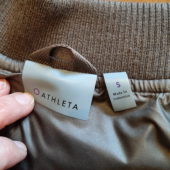 Athleta responsible down Tundra vest - Picture 7 of 11
